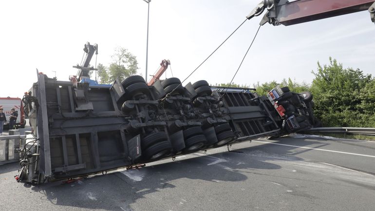 E411 fermée vers Namur en raison d'un accident impliquant deux camions à hauteur de Tellin