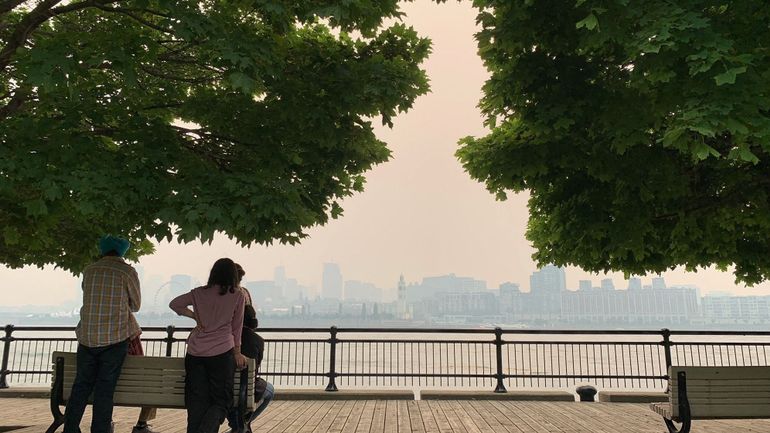 Incendies au Canada : sous la fumée, Montréal suffoque, et souffre à présent de l'air le plus pollué au monde