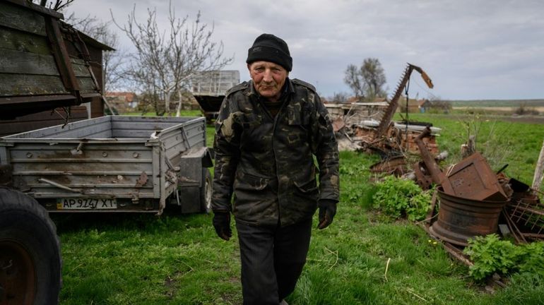 Guerre en Ukraine : dans les campagnes du front sud, les plus pauvres sèment sous les bombes