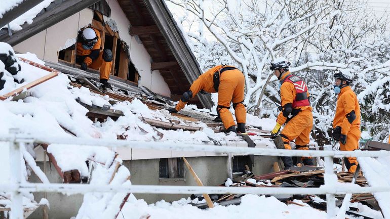 Séismes du Nouvel An au Japon : le bilan s'alourdit à 161 morts, la neige perturbe les secours