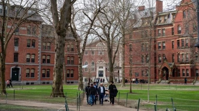 Harvard : Trump retire à l'université le droit d'accueillir des étudiants étrangers