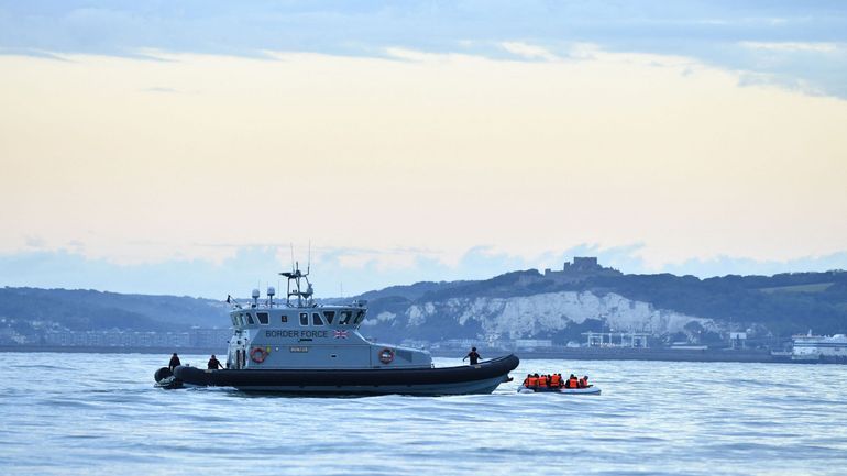 Au large des côtes françaises, sauvetage de 102 migrants qui tentaient de rejoindre l'Angleterre