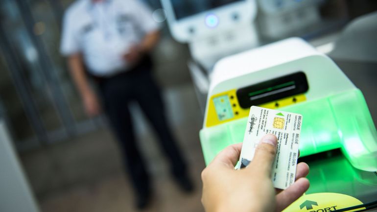 Bientôt une carte d'identité et un passeport numériques ?