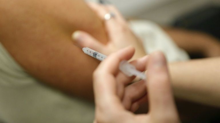 Les vaccins anti-Covid sont sûrs, réaffirme l'agence française du médicament