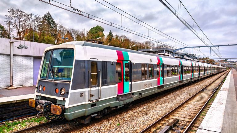 France : quatre personnes blessées à coups de hache dans un RER en Seine-et-Marne