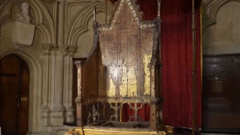 Royaume-Uni : le trône du couronnement de Charles III est en train d'être restauré