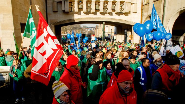 La revue de presse : pour éviter la grève générale, essayez la concertation sociale