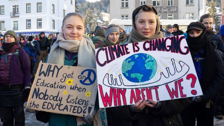 Suisse : environ 350 manifestants réclament à Davos la fin du Forum économique mondial