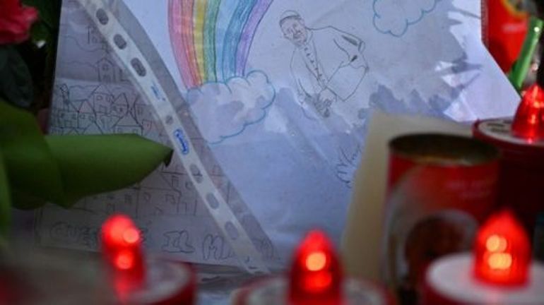 Vatican : chaque jour le pape reçoit des 