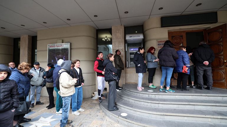 Elections en Géorgie : un sondage donne en tête l'opposition pro-européenne, de nombreux incidents sont rapportés