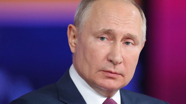Coups de semonces russes contre un navire britannique: Vladimir Poutine accuse les États-Unis de 
