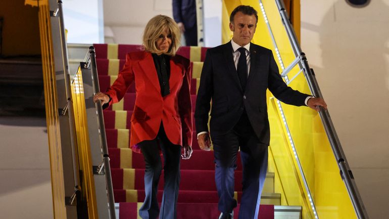 La vidéo d'un échange entre Brigitte et Emmanuel Macron devient virale : le président dément toute 