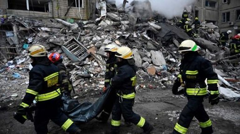 Guerre en Ukraine : la Russie nie avoir frappé un immeuble d'habitations à Dnipro
