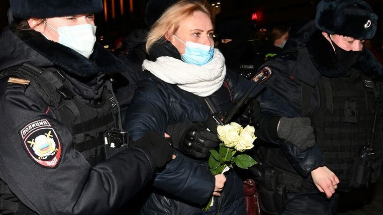 Des dizaines de manifestants anti-guerre arrêtés à Moscou et Saint-Pétersbourg