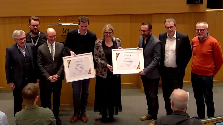 Guillaume Woelfe (RTBF) et Vincent de Lannoy (LaLibre.be) lauréats du Prix du journalisme du Parlement de la Fédération Wallonie-Bruxelles
