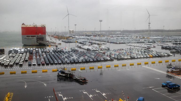 Guerre en Ukraine : 8000 voitures neuves bloquées dans le port de Zeebrugge