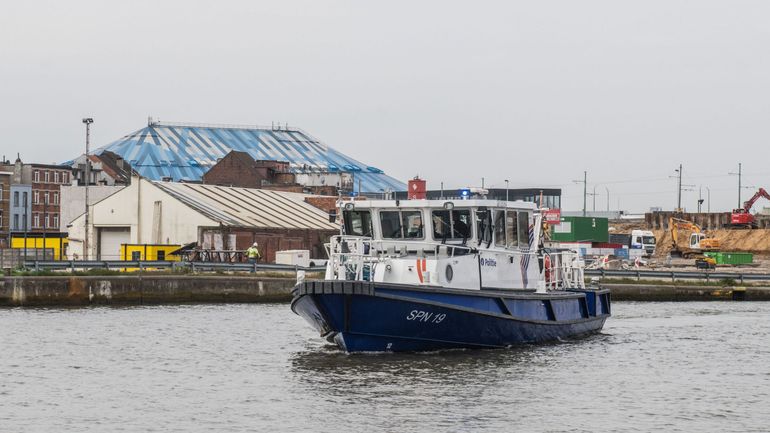 Anvers : collision entre une péniche et un bateau de plaisance sur le canal Albert