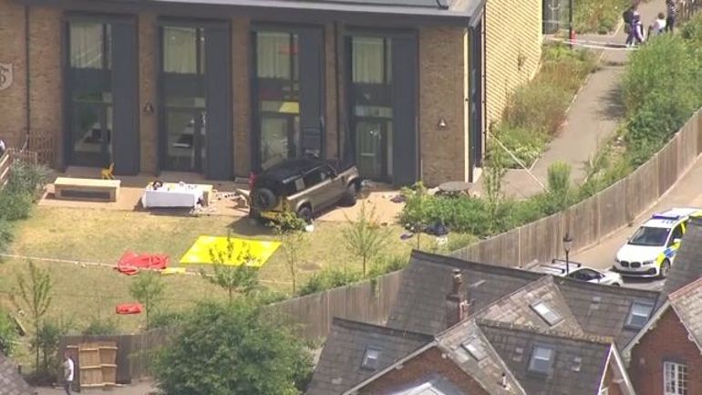 Royaume-Uni : une voiture percute une école, neuf blessés dont sept enfants