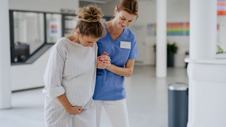 Pour que leurs soins soient remboursés dans leur totalité, les sages-femmes appellent à se déconventionner