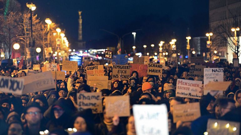 Allemagne : des milliers de manifestants défilent contre un rapprochement de la CDU avec l'AfD