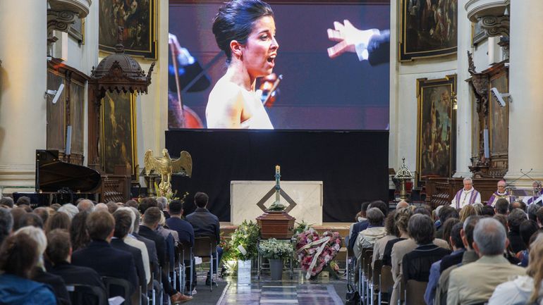 Des centaines de personnes présentes aux funérailles de la soprano Jodie Devos ce samedi à Namur