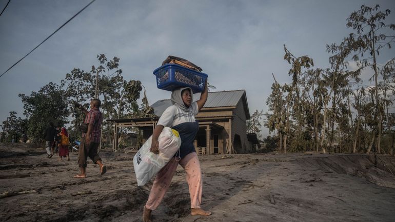 Indonésie : les évacuations se poursuivent après l'éruption du volcan Semeru