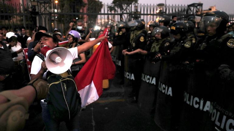 Pérou : 7 morts dans des affrontements entre militaires et manifestants dans le sud