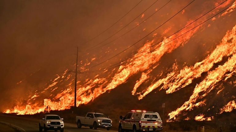 Incendies à Los Angeles : nouveaux départs de feux, des milliers de personnes évacuées