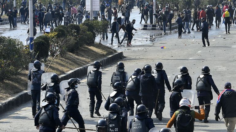 Népal : arrestations de manifestants opposés à un programme d'aide américain