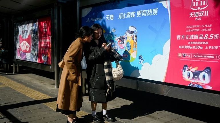 Le 11 novembre, les Chinois fêtent les célibataires, mais cette année, les soldes ont moins de succès: pourquoi?