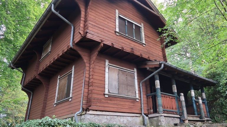 Le chalet norvégien du domaine de Val Duchesse menacé : "On est en train d’oublier du patrimoine"