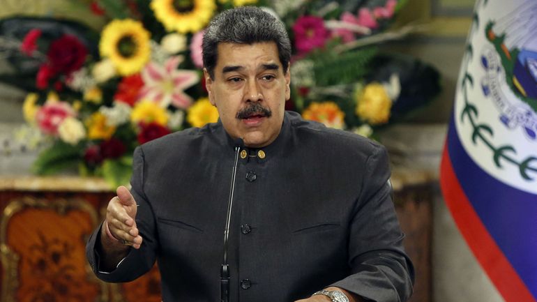 Venezuela : le pouvoir et l'opposition signent un accord, les Etats-Unis allègent l'embargo pétrolier