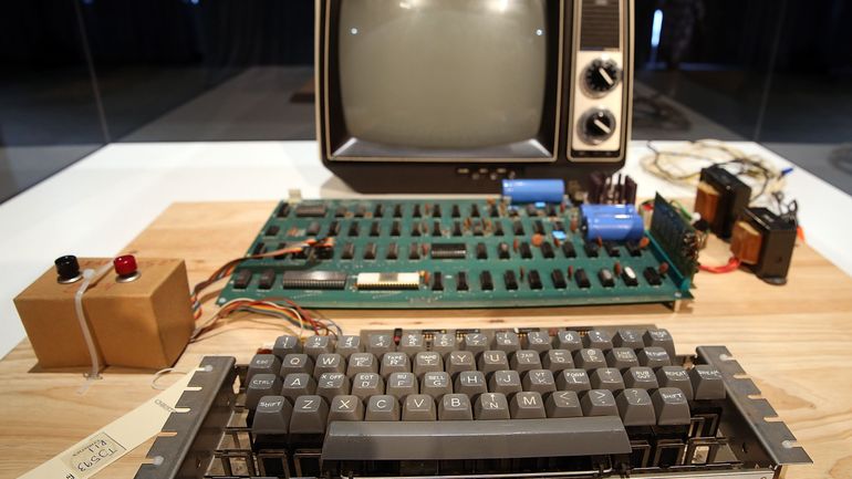 Un ordinateur Apple-1 vendu 400.000 dollars aux enchères en Californie