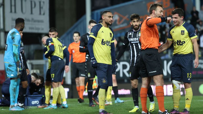 Stéphane Breda dans Complètement Foot sur Vanzeir : "Le geste est déplacé, mais on aurait pu sanctionner le geste du défenseur, ça évite ce genre faute"