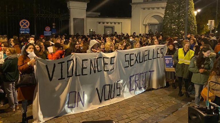 Manifestation suite aux viols dans des bars du cimetière d'Ixelles : 