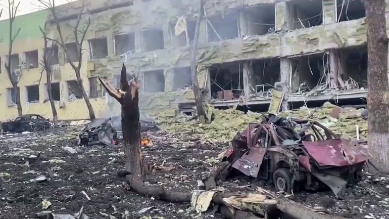 Hôpital bombardé en Ukraine : 