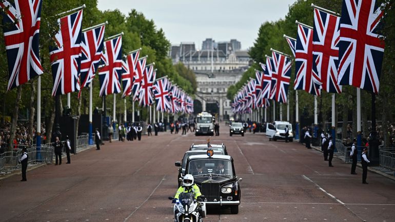 Décès de la reine Elizabeth II : suivez en direct la procession du cercueil jusqu'à Westminster