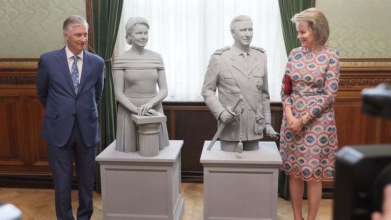 Le Roi Philippe et la Reine Mathilde ont inauguré leurs bustes au Sénat