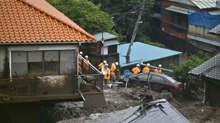 Japon : les secouristes cherchent des survivants après une énorme coulée de boue, dans le centre du pays