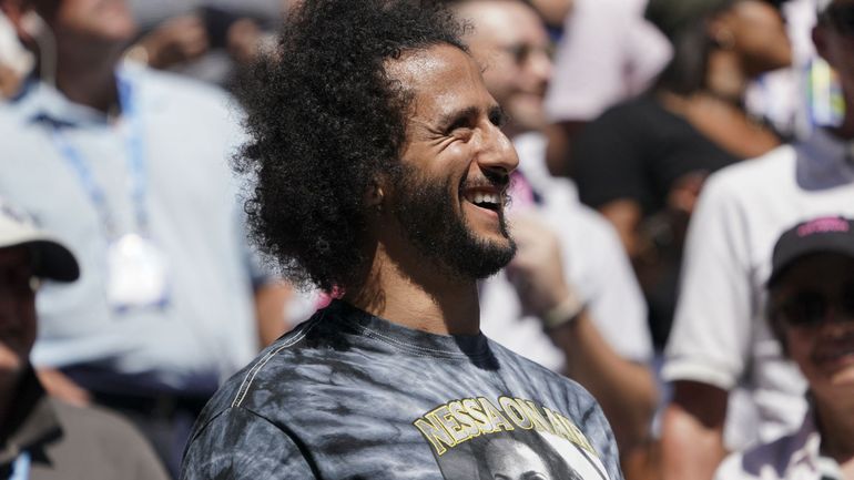 Kaepernick, premier à avoir posé le genou à terre, prêt à accepter un rôle de remplaçant en NFL