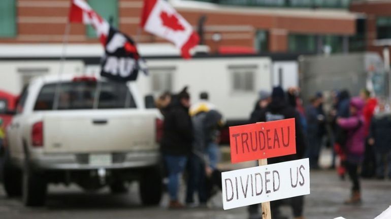 Contestation au Canada : le premier ministre Justin Trudeau sous pression, état d'urgence en Ontario