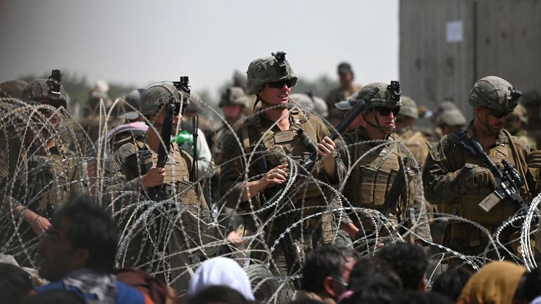 Afghanistan : au moins trois morts dans la foule qui attend à l'extérieur de l'aéroport de Kaboul