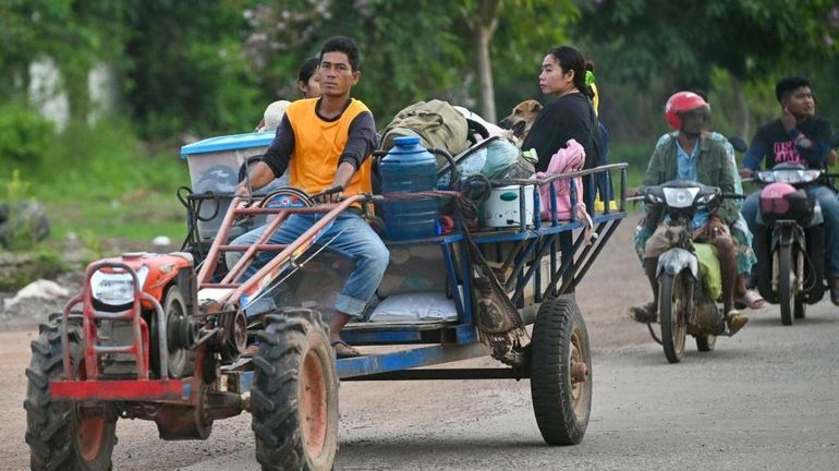 La Thaïlande affirme que plus de 100.000 civils ont fui les affrontements avec le Cambodge