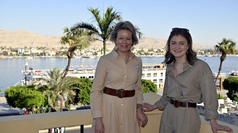 Les images de la Reine Mathilde et la Princesse Élisabeth en Égypte