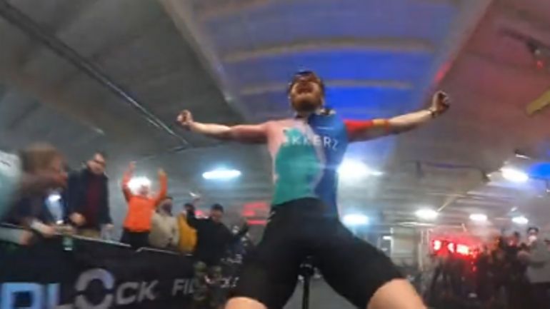 Du vélo sur une piste de karting, un rythme de folie pour des images impressionnantes, voici la Rad Race