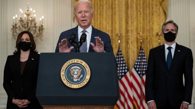 Afghanistan : Biden, sous pression, défend l'opération d'évacuation, 