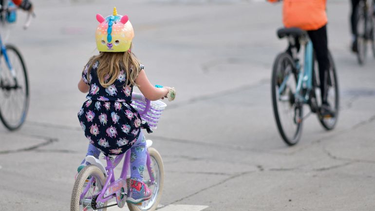 Doit-on rendre le port du casque obligatoire pour tous les cyclistes ?
