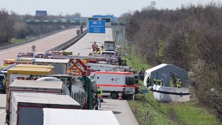 Allemagne : au moins 5 morts et plusieurs blessés dans l'accident d'un car Flixbus sur une autoroute près de Leipzig