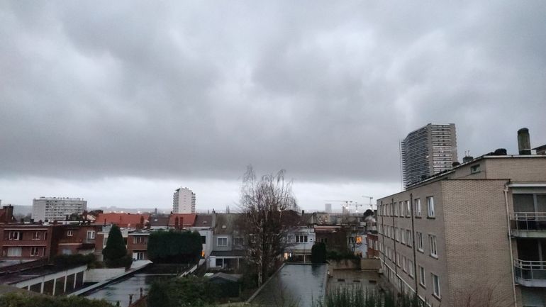 Météo en Belgique : un samedi encore gris et humide, mais avec progressivement moins de pluie