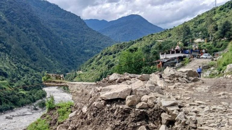 Crue subite dans l'Himalaya en Inde : au moins 68 personnes toujours disparues